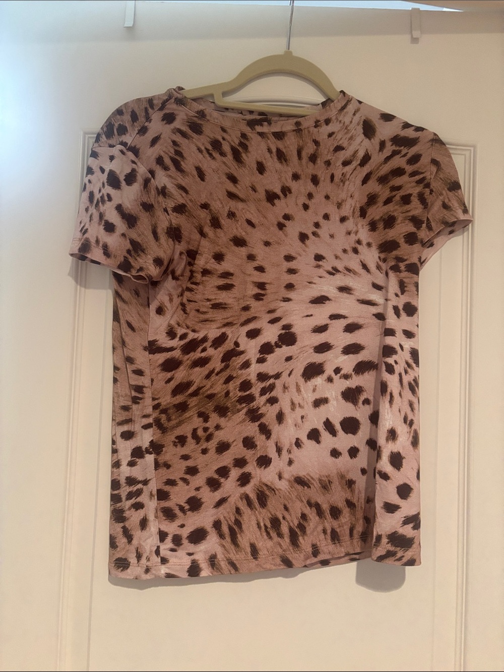 L'AGENCE Leopard-Print Short Sleeve Tee in Light Brown and Dark Brown